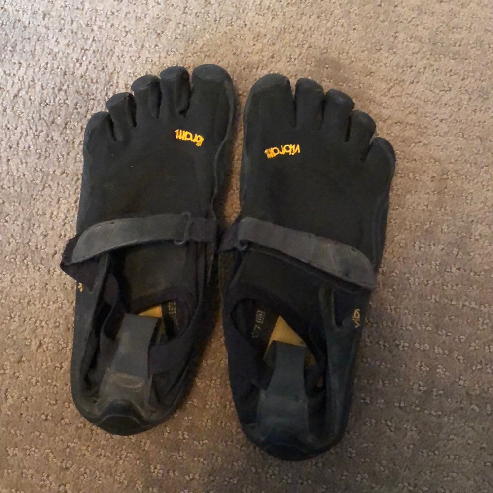 Mens toe shoes 8.5